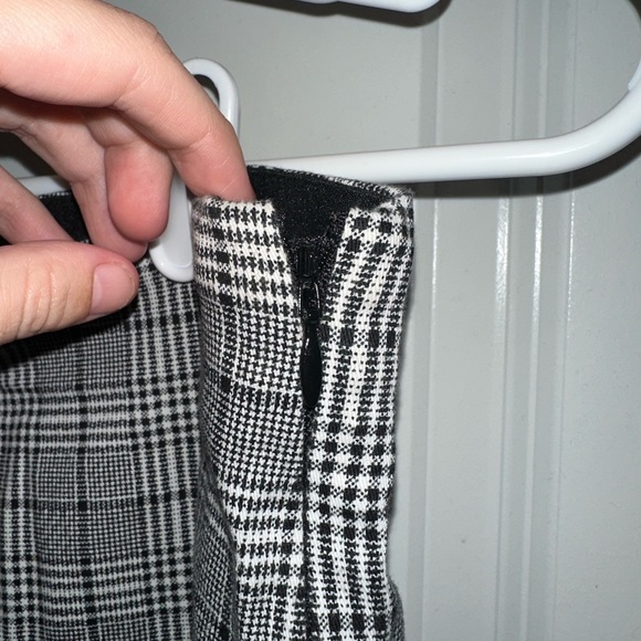 OldNavy Pull On Pants Size 6 - Picture 2 of 4